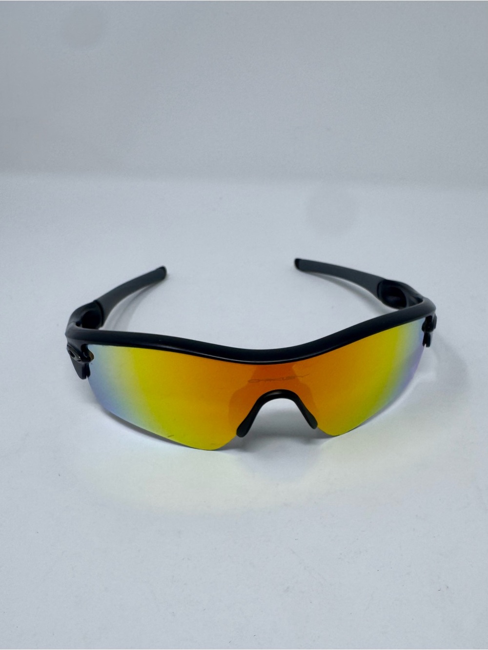 Oakley | Men’s Wraparound Sunglasses with Orange-Yellow Mirror Lens - EUC